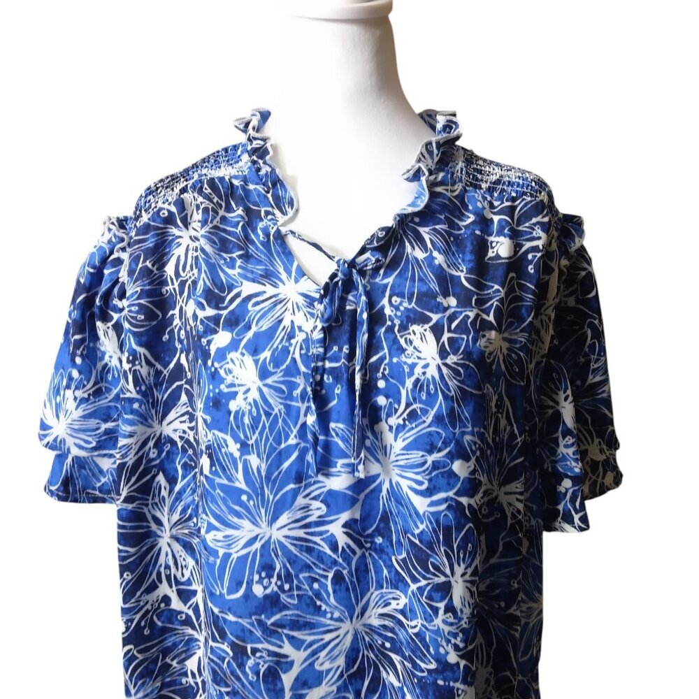 A Love Story Size 2X Floral Flutter Sleeve Ruffle Accent Pullover Blouse Top - Picture 2 of 8